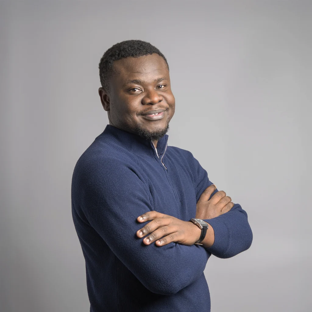 Portrait professionnel corporate sur fond neutre